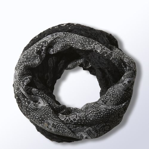 Selena Gomez Lace Snoos