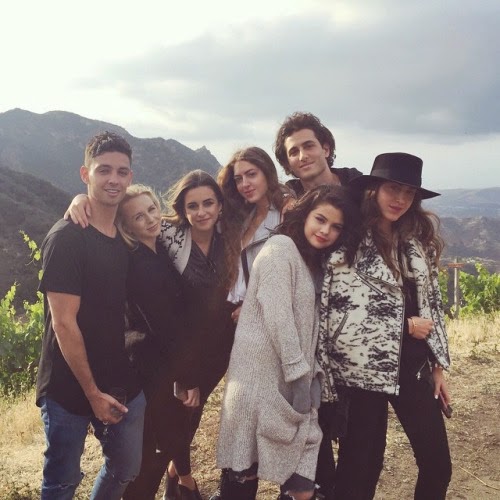 Selena Gomez visits vineyard