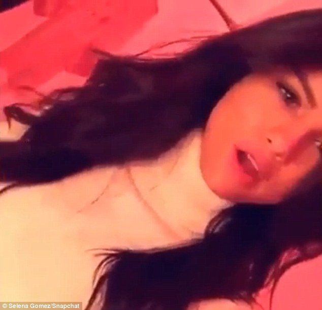 Photo: Snapchat - SelenaGomez