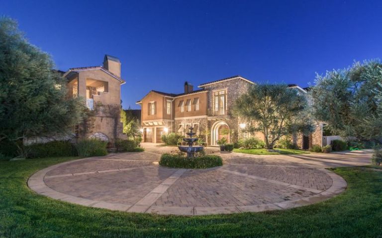 Selena gomez Calabasas house