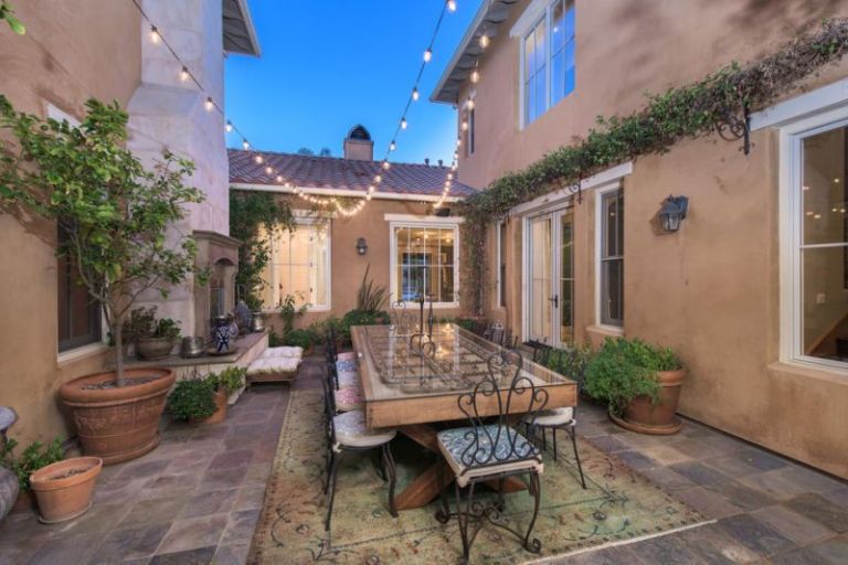 Selena Gomez courtyard