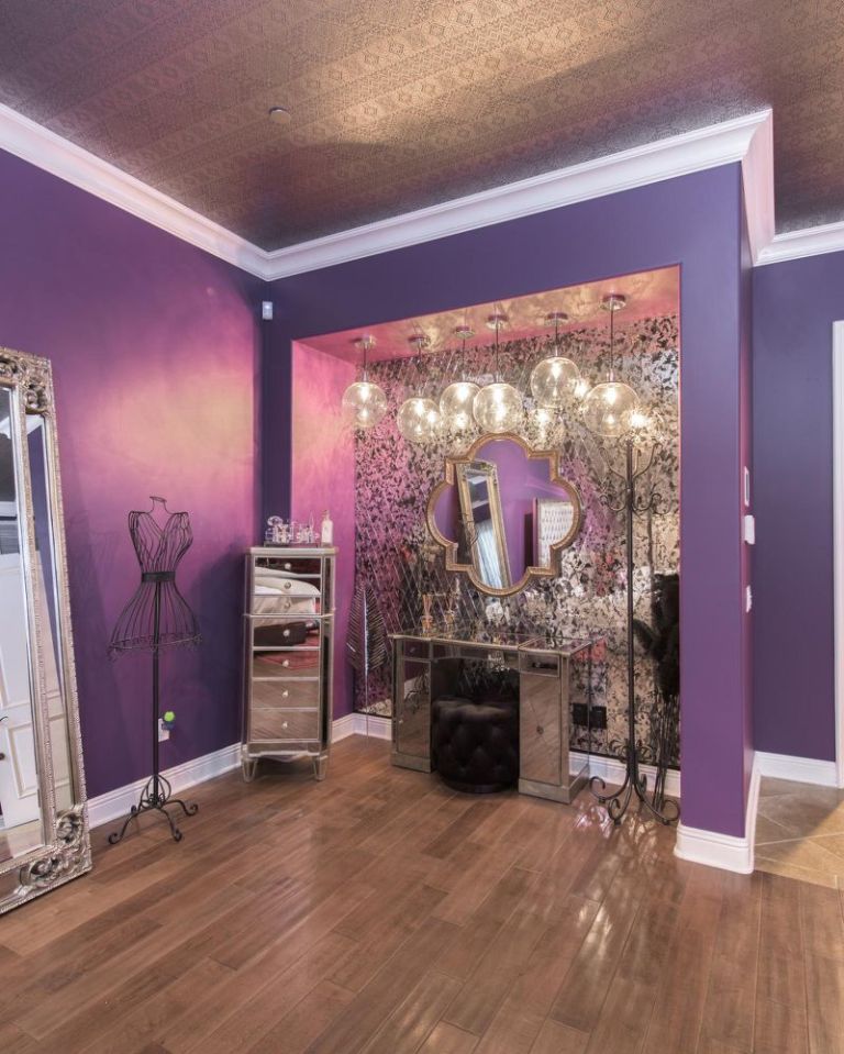 Selena Gomez dressing area