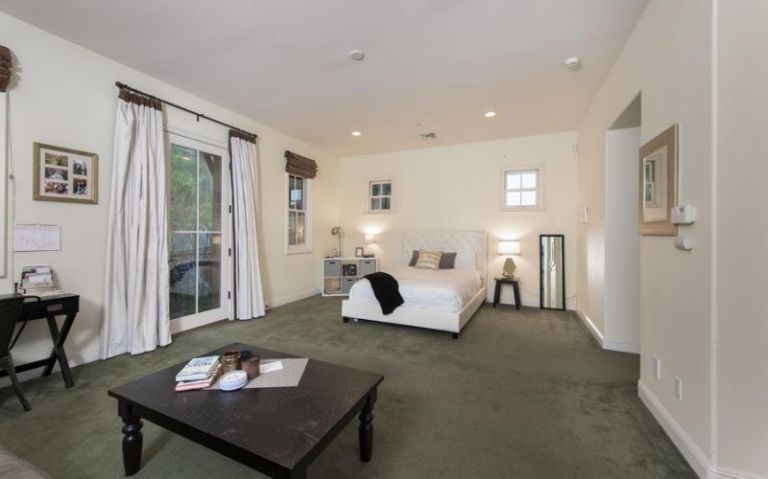 Selena Gomez gest bedroom 3