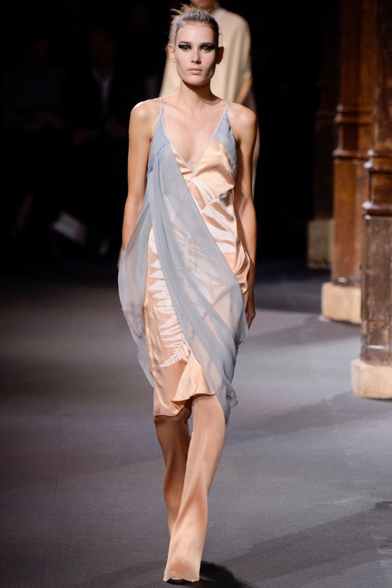 Vionnet Spring 2016 leaf dress photo Yannis Vlamos