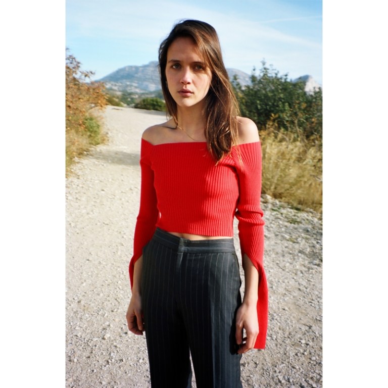 Jacquemus 'Valerie' Resort 16 Long sleeve knit off-the-shoulder cropped top