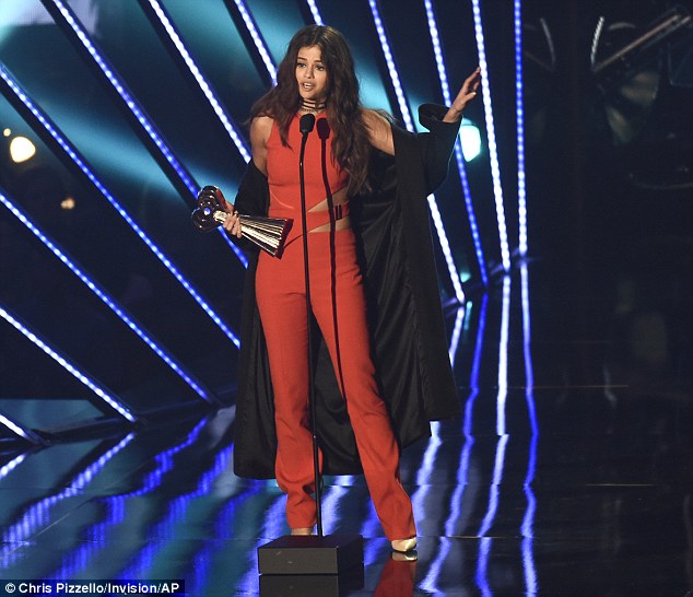 Selena Gomez wins at iheart radio music aawards 2016 photo Chria Pizzello Invision AP