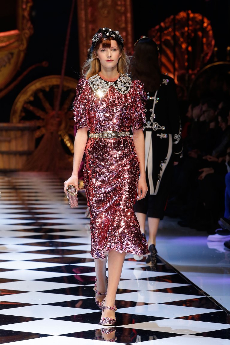 dolce-and-gabbana-fall-winter-2016-17-women-fashion-show-runway-40
