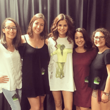 Selena Gomez Bon Jovi t-shirt Fresno meet and greet