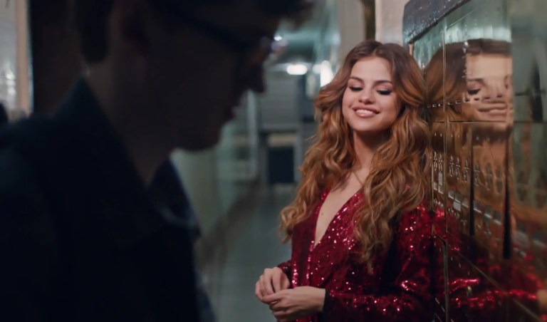 Play-It-Again-With-Selena-Gomez-Verizon-commercials