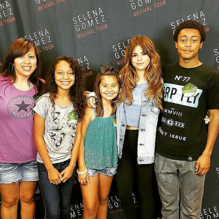 Selena gomez blue crop top Tulsa phoo e lisabethjones