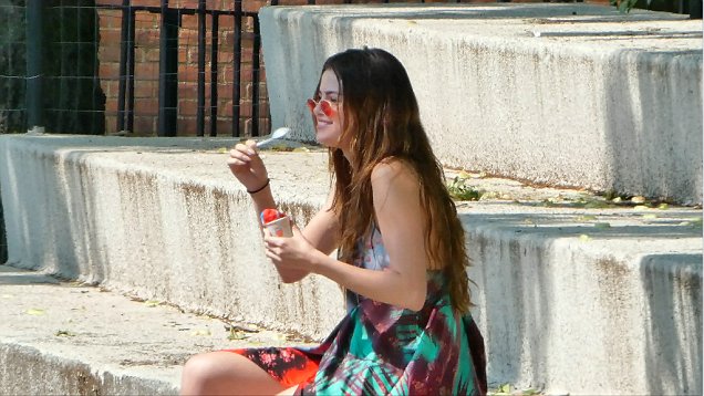 Selena Gomez eating a snow cone in NY video Daily Mail