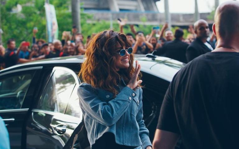 Selena Gomez blue cropped jscket Kuala Lumpur photo Selena gomez