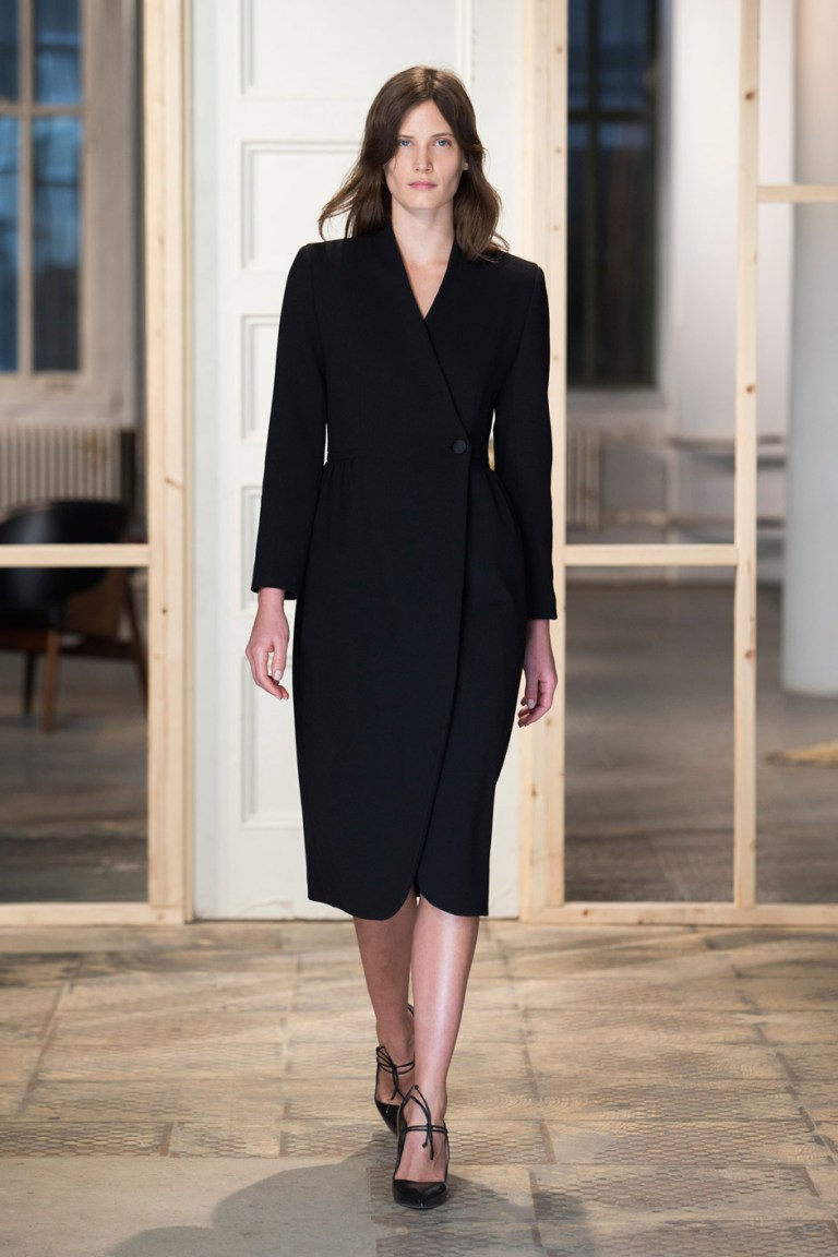 protagonist-single-button-nipped-waist-crepe-wool-coat