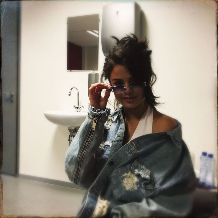 selena-gomez-distressed-denim-jacket-photo-selena-gomez