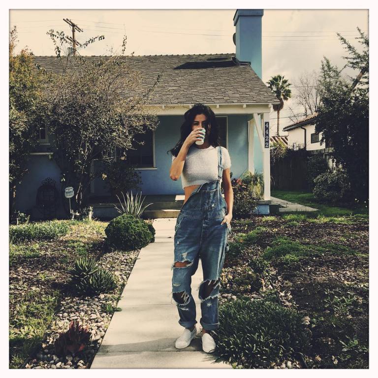 selena-gomez-white-crop-top-ripped-overalls-dungarees-photo-selena-gomez-february-2017
