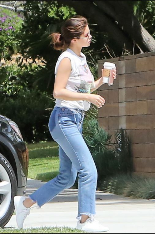 Selena gomez white graphic t-sirt two tone jeans white sneakers trainers april 2-17