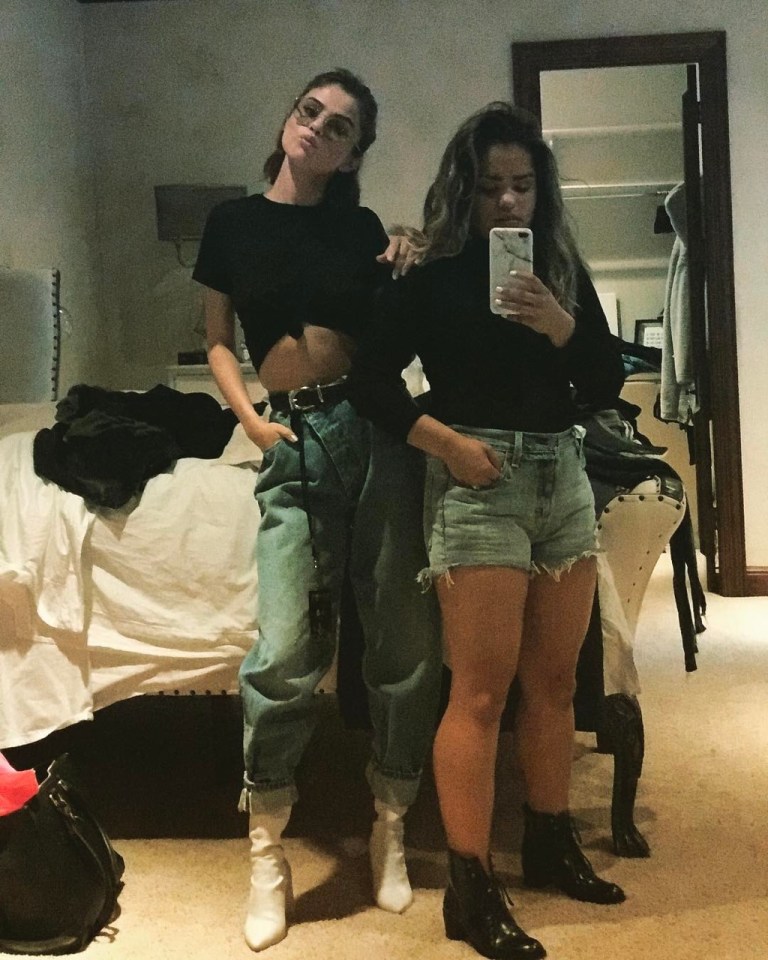 Selena Gomez asymmetric jeans photo pmdeleon22 May 2017