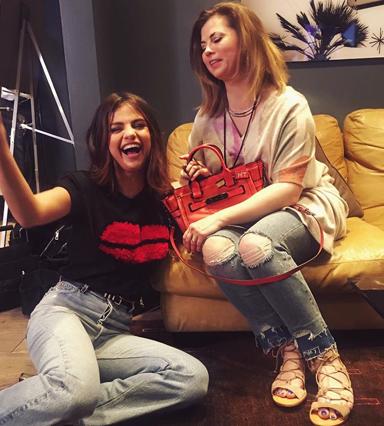 Selena Gomez black t-shirt red lips Mandy Teefy red bag photo Selena Gomez May 2017