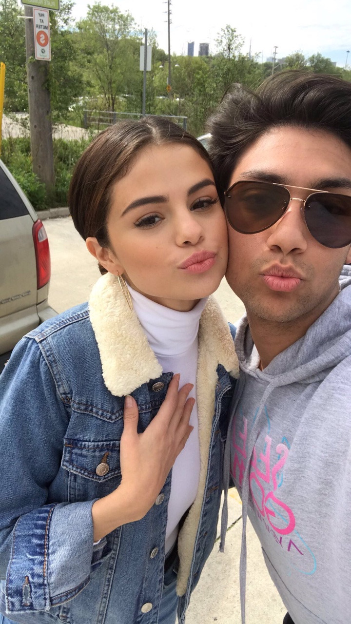 Selena Gomez denim jacket sheepskin lining photo babyybabz