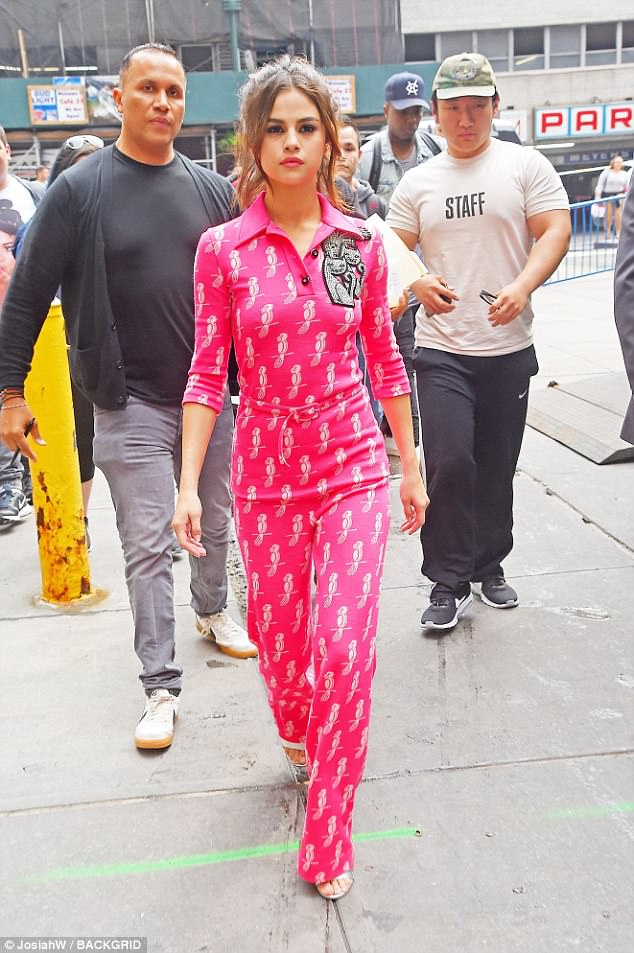 Selena Gomez pink jumpsuit New York 5 June 2017 photo JosiahW BACKGRID