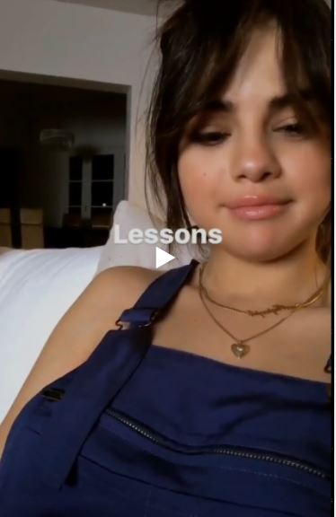 Selena Gomez blue overalls gold necklace Agust 22 Selena Gomez style 2017