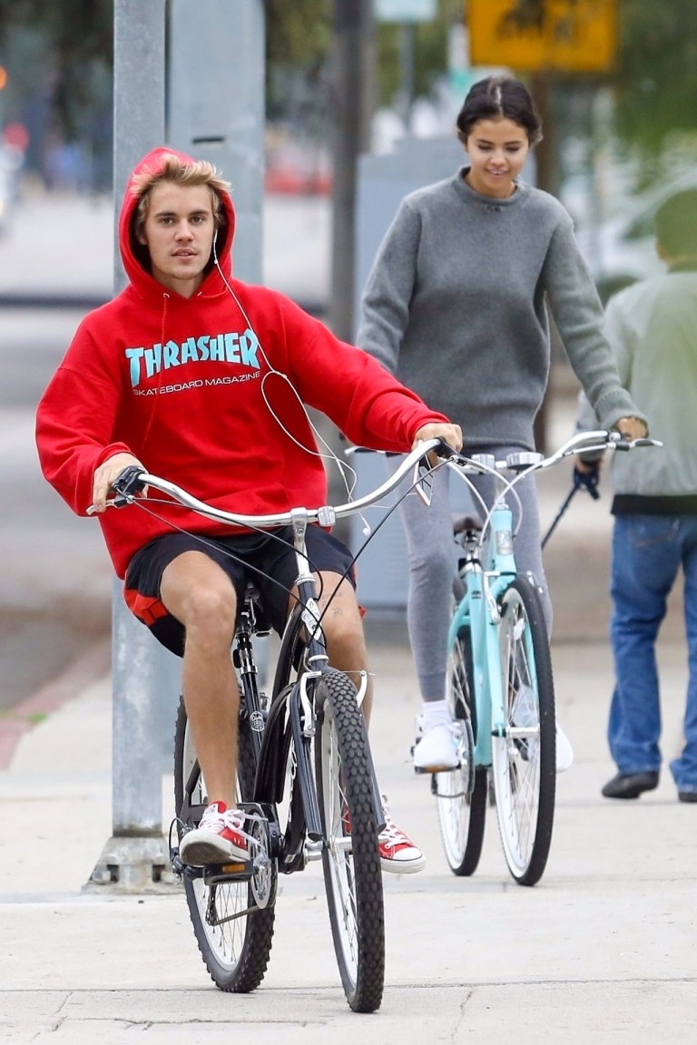 Selena Gomez Justin bieber bike ride 1 November 2017