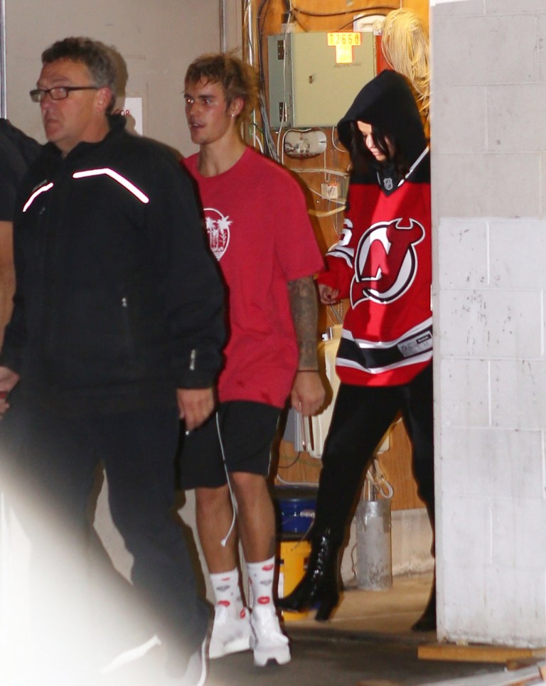 Selena Gomez Justin Bieber red hockey shirt November 2017