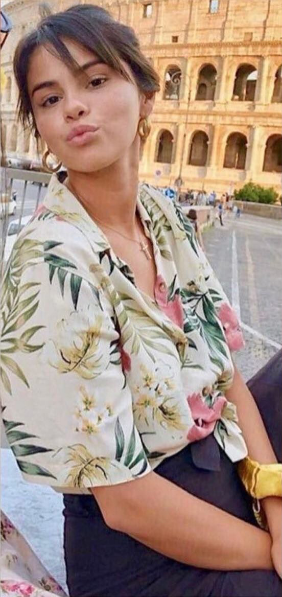 Selena Gomez syle clothes outfit blog floral tropical shirt Rome 17 June 2018