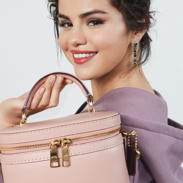 Selena Gomez style blog lilac hoodie pink zip bag photo