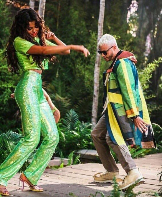 Selena Gomez style green crop top and trousers Tki Taki vdeo September 2018