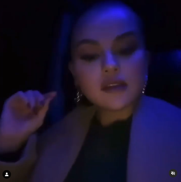 where to get Selena gomez twisted Hoop Earrings 14 MArch 2021 Photo Selena Gomez