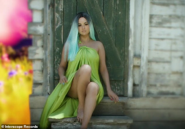 where to get Selena gomez green gown 999 video v2