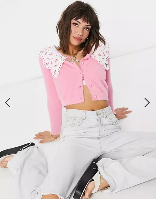 Glamorous cropped vintage style cardigan with lace collar in pink